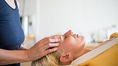 Wellnessanwendung im Gesicht im TöwerVital auf Juist 