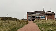 Außenansicht auf das Haus des Kurgastes auf Juist