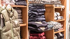 Nordseetypische und wetterfeste Kleidung und Klamotten auf Juist kaufen