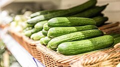 Breite Auswahl an verschiedenen Obst- und Gemüsesorten in Supermärkten auf Juist