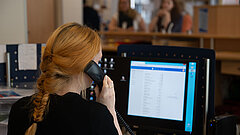 Service am Telefon durch die Mitarbeitenden der Tourist-Informationen auf Juist