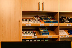 Schwimmbad auf Juist - Bild zeigt Meerwassererlebnisbad im TöwerVital mit Blick hinter die Kasse im Eingangsbereich