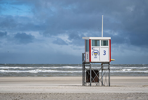 Rettungsturm auf Juist am Strand