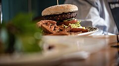 Vegetarischer Burger in einem Restaurant auf Juist