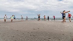 Strandsport auf Juist mit Übungen und Training direkt am Meer