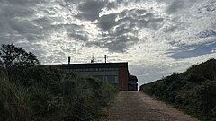 Außenaufnahme vom Haus des Kurgastes auf Juist von der Strandseite aus 