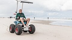 Solarrollstuhl für den Strand auf Juist